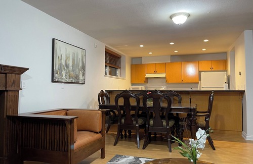Hollyburn House | Adorable,2 bedrooms in West Vancouver