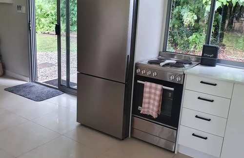 McMinns Lagoon House | Adorable 2 bedroom unit, set in lush gardens