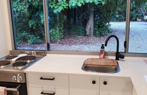 McMinns Lagoon House | Adorable 2 bedroom unit, set in lush gardens