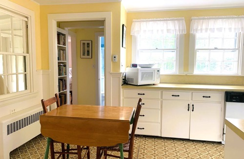 Wianno House | Adorable 2 bedroom, 2 bath Osterville Cottage walk to Village, close to beach, beach pass included.