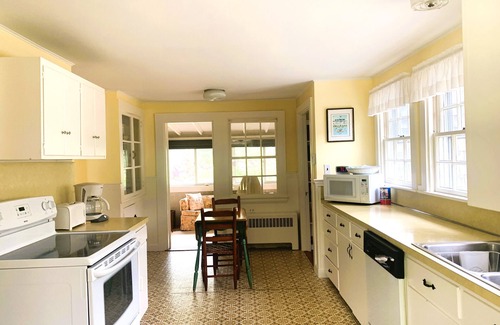 Wianno House | Adorable 2 bedroom, 2 bath Osterville Cottage walk to Village, close to beach, beach pass included.