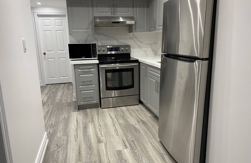 Ajax House | Adorable 2-Bedroom Basement with Sep Entrance