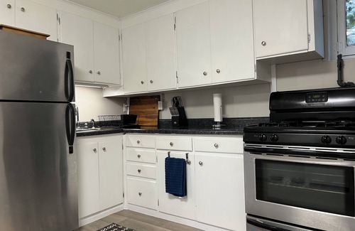 Beulah House | Adorable 2-bedroom home, 2 min walk to lake, restaurants, shops.Near SB Dunes