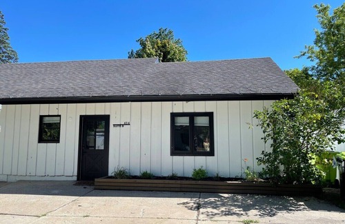 Clare Apartment | Adorable 2 bedroom place with private back patio