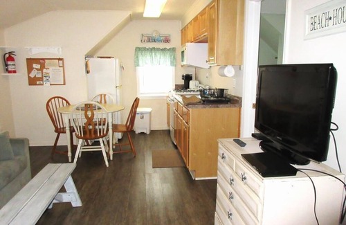 Ship Bottom Apartment | Adorable 2 bedroom second floor duplex in Ship Bottom, short walk to the beach.