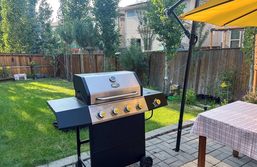 Southeast Calgary House | Adorable 2-bedroom With Free Parking on Premises