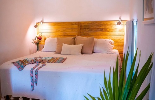 El Cuyo House | Adorable 6 bedroom beachfront home with amenities