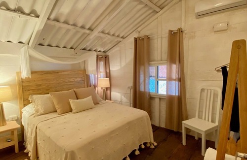El Cuyo House | Adorable 6 bedroom beachfront home with amenities