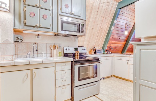 Marmot Cabin | Adorable A-frame cabin w/nearby river access, game room, wood stove, firepit