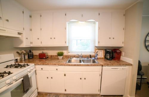 Great Falls House | Adorable and Cozy Bungalow