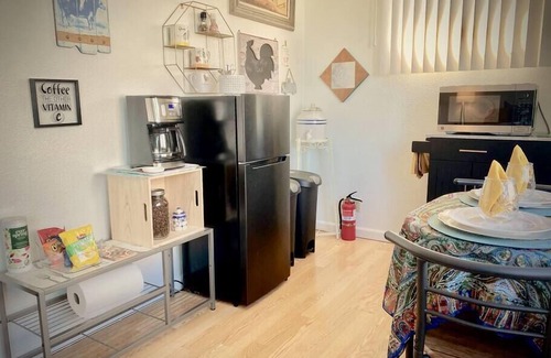 Eureka Apartment | Adorable and Spacious Studio Apt