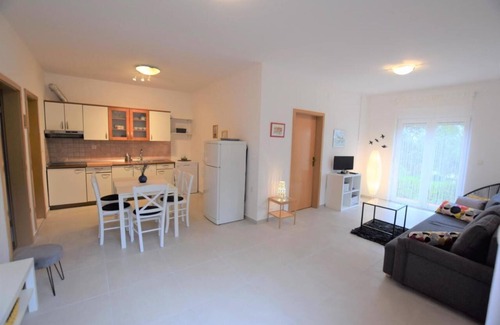 Mandre Apartment | Adorable apartment with private terrace and shared swimming pool in Mandre