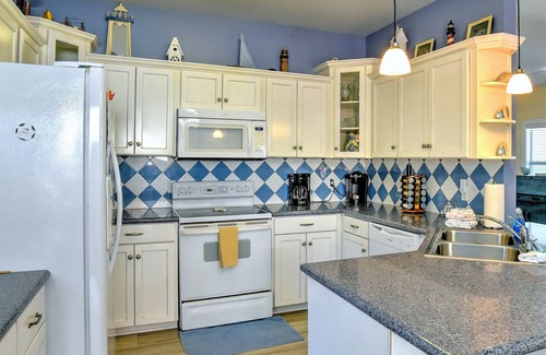 Frangista Beach House | Adorable Beach Cottage - Private Pool - Short walk to beach
