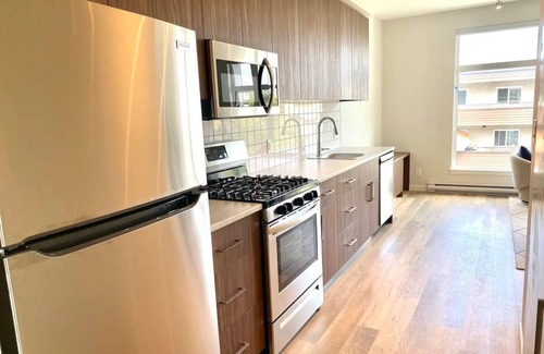 Booktown Hotel | Adorable Brand New Suite