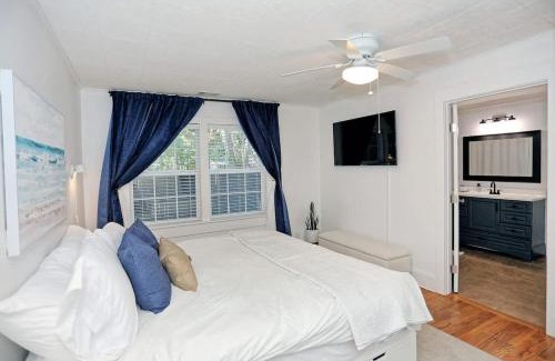 Thunderbolt House | Adorable Bungalow Near City Marina & Tybee Beach