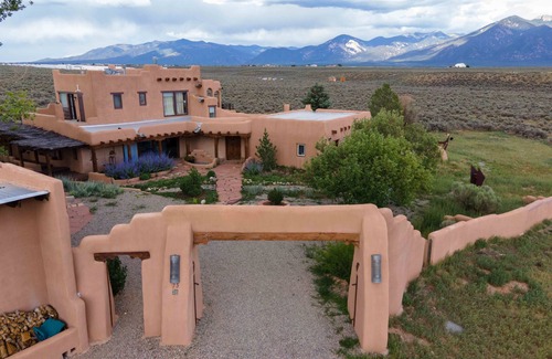 Taos Cabin | Adorable Casita in The Enchanted Circle