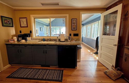 Niobe Cottage | Adorable Chautauqua Lakefront cottage with private dock & kayaks.