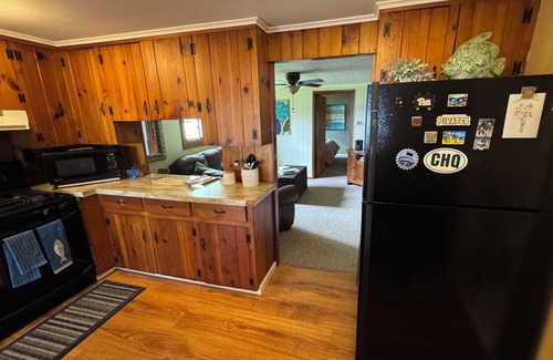 Niobe Cottage | Adorable Chautauqua Lakefront cottage with private dock & kayaks.