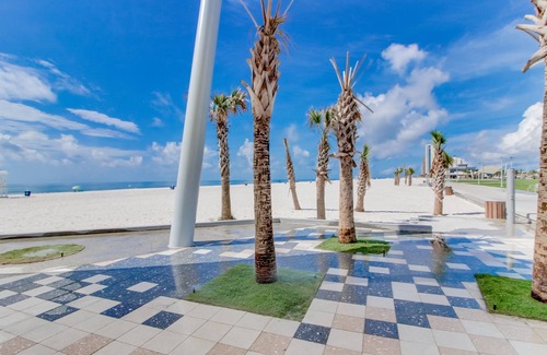 Gulf Shores Apartment | Adorable condo across from the beach with fast WiFi and shared washer/dryer