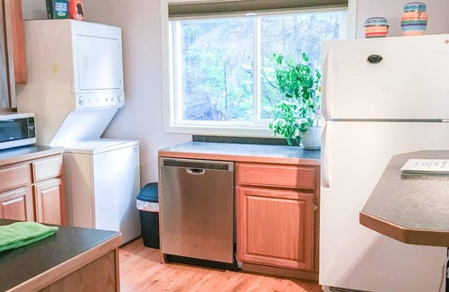 Bear Creek House | Adorable Cottage Located Outside of Town