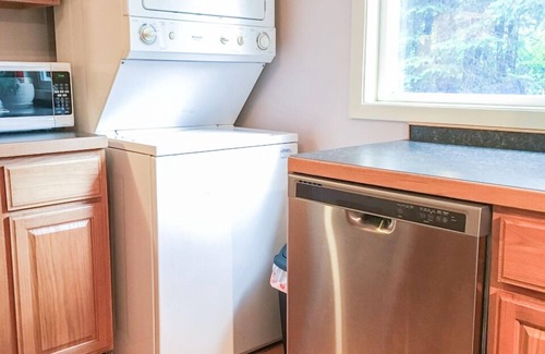 Bear Creek House | Adorable Cottage Located Outside of Town
