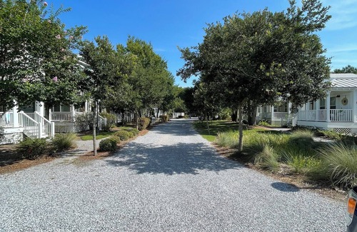Ocean Springs Cottage | Adorable Cottage in Downtown Ocean Springs sleeps 4