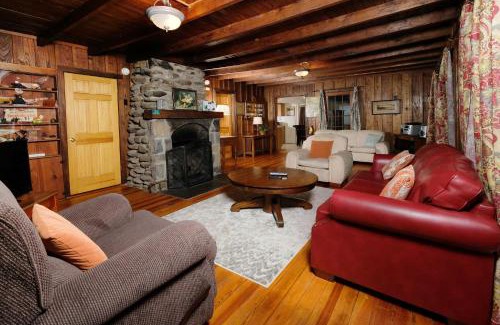 Gatlinburg House | Adorable cottage within walking distance to downtown Gatlinburg!