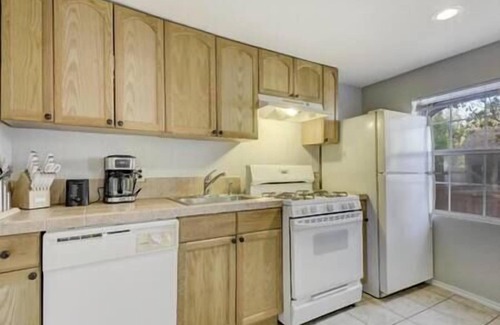Galindo House | Adorable cozy 1 BR cottage centrally located with full ki.