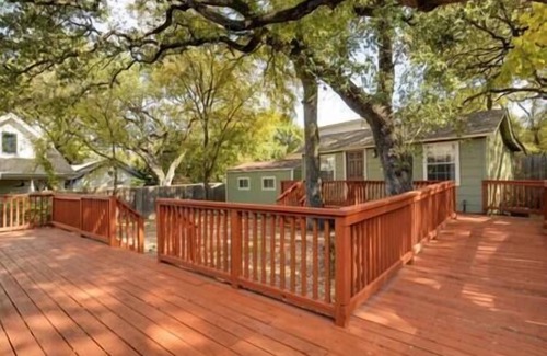Galindo House | Adorable cozy 1 BR cottage centrally located with full ki.