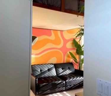 Broadway House | Adorable Cozy House with Parking and Loft!