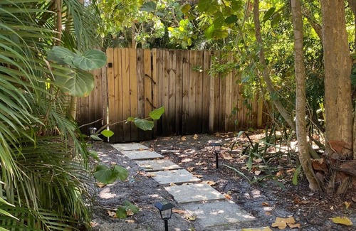 Del-Ida Park Historic District Apartment | Adorable Delray Poolside Retreat - walk to beach and Atlantic!
