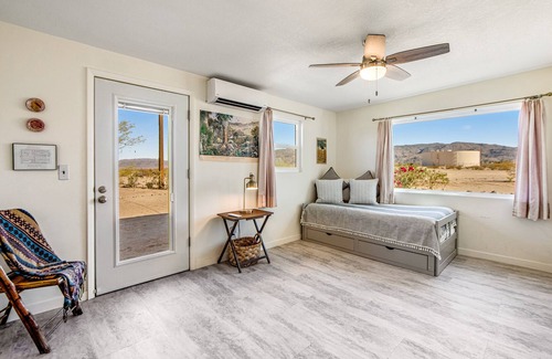 Twentynine Palms Cabin | Adorable desert home with spectacular mountain view, full kitchen, games, & more