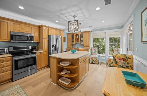 Isle of Palms House | Adorable Family Beach Home! Close to the Beach! Community Pool & Tennis!
