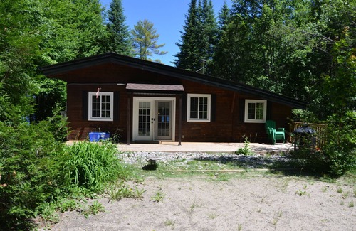 Bracebridge Cottage | Adorable family lakefront Cottage On Quiet lake in Muskoka