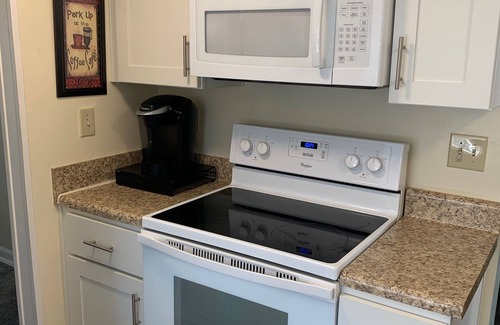 Folly Beach Cottage | Adorable Folly Beach Cottage! 1 Block to Beach! Super Location! Free WiFi!