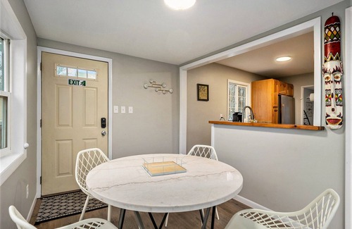 South Haven House | Adorable getaway with wifi, fireplace, and grill - one mile to lake