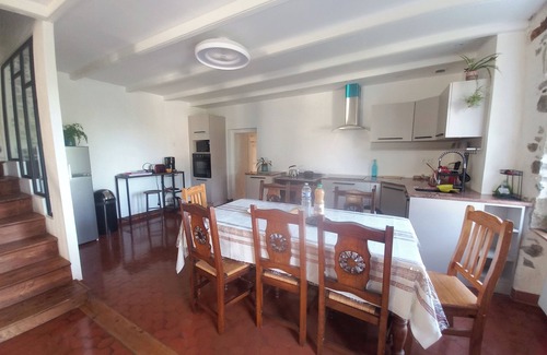 Lantic Cottage | Adorable gîte, 3 kms from Binic & beaches, equipped kitchen, 4 bedrooms 8 beds, garden