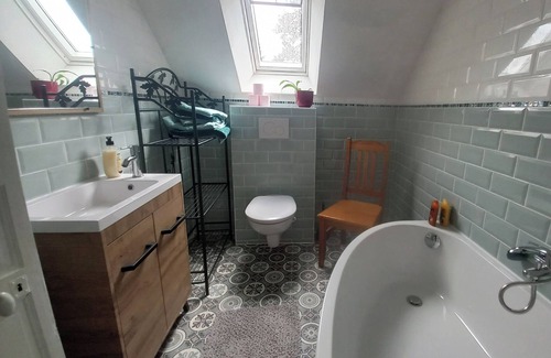 Lantic Cottage | Adorable gîte, 3 kms from Binic & beaches, equipped kitchen, 4 bedrooms 8 beds, garden