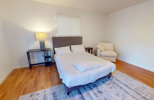 Yelm House | Adorable guest house in Yelm!