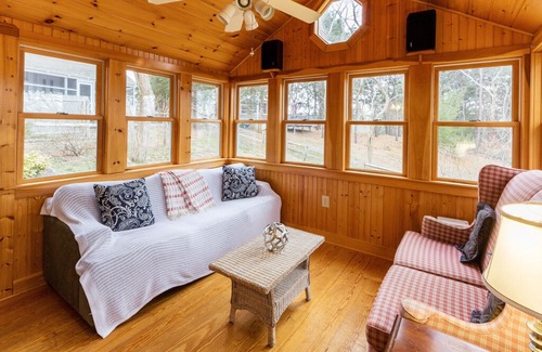 Wellfleet Cottage | Adorable Harbor Side Cottage