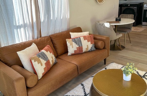 Sloan Lake House | Adorable home blocks from sloans lake