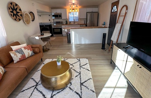 Sloan Lake House | Adorable home blocks from sloans lake