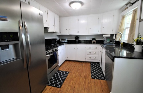 Hyannis House | Adorable Home Close to Harbor, Shopping, Restaurants, and Beaches (2309)