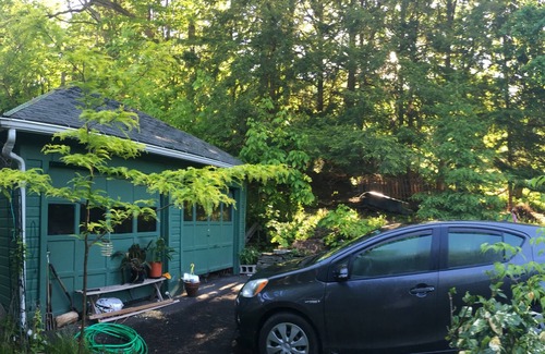 Oneonta House | Adorable home next to stunning Wilber Park