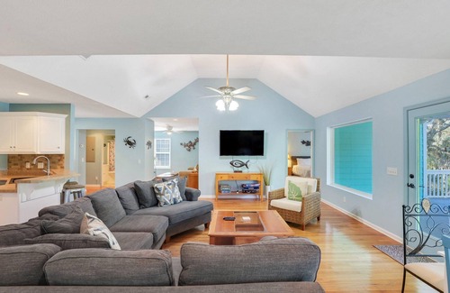 Oceanmarsh Subdivision House | Adorable Home on Lagoon with Golf Cart