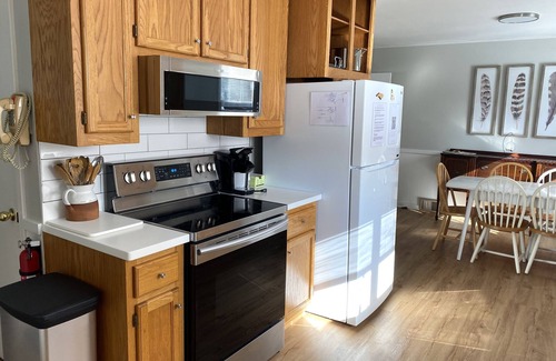 South Burlington House | Adorable home in coveted neighborhood with parking