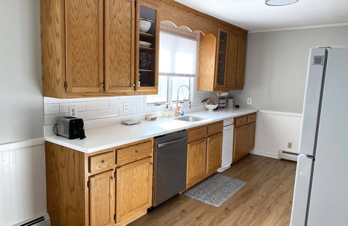 South Burlington House | Adorable home in coveted neighborhood with parking
