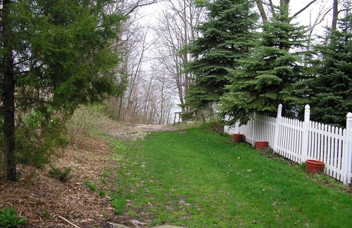 Fennville Cottage | Adorable Honeymoon Cottage by the Lake