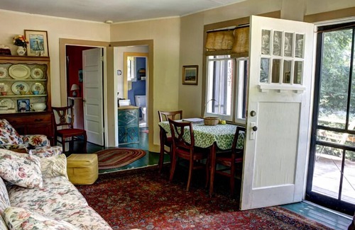 Fennville Cottage | Adorable Honeymoon Cottage by the Lake