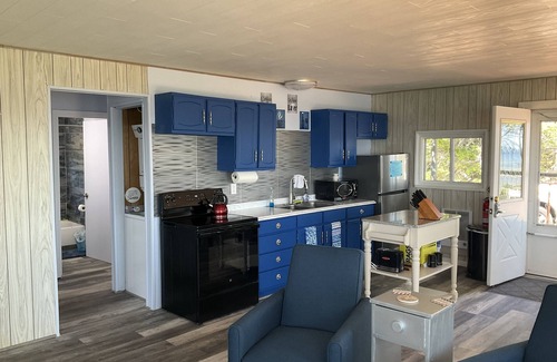 Paradise House | Adorable house with amazing views of the Lake!